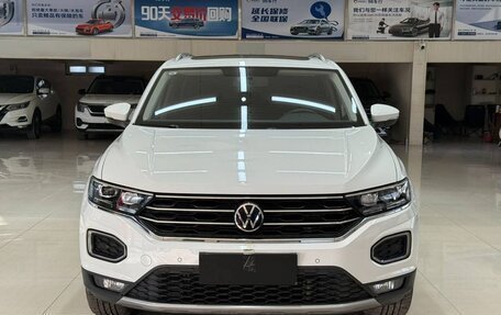 Volkswagen T-Roc I, 2023 год, 1 800 000 рублей, 2 фотография