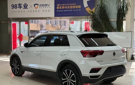 Volkswagen T-Roc I, 2023 год, 1 800 000 рублей, 6 фотография