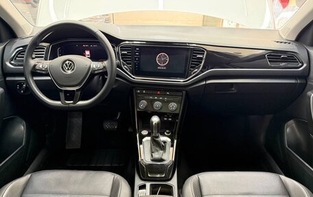 Volkswagen T-Roc I, 2023 год, 1 800 000 рублей, 13 фотография