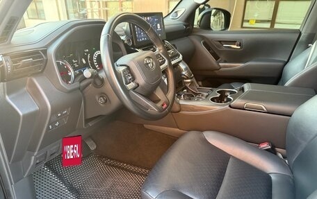 Toyota Land Cruiser, 2021 год, 10 300 000 рублей, 24 фотография