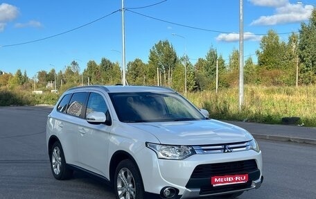 Mitsubishi Outlander III рестайлинг 3, 2014 год, 1 530 000 рублей, 1 фотография