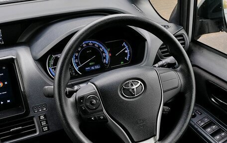 Toyota Noah III, 2016 год, 1 689 000 рублей, 11 фотография