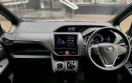 Toyota Noah III, 2016 год, 1 689 000 рублей, 8 фотография