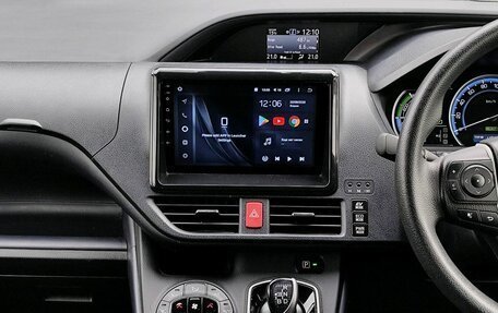 Toyota Noah III, 2016 год, 1 689 000 рублей, 9 фотография
