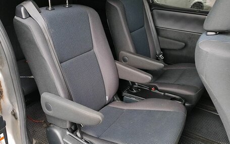 Toyota Noah III, 2016 год, 1 689 000 рублей, 13 фотография