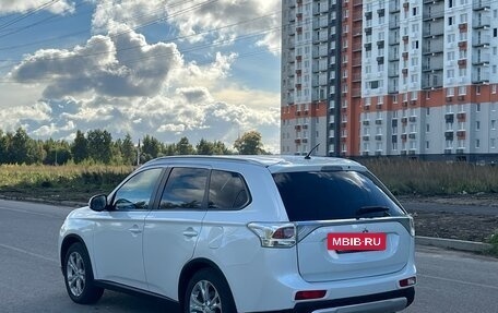 Mitsubishi Outlander III рестайлинг 3, 2014 год, 1 530 000 рублей, 4 фотография