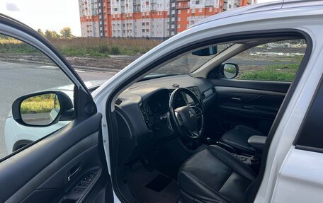 Mitsubishi Outlander III рестайлинг 3, 2014 год, 1 530 000 рублей, 7 фотография