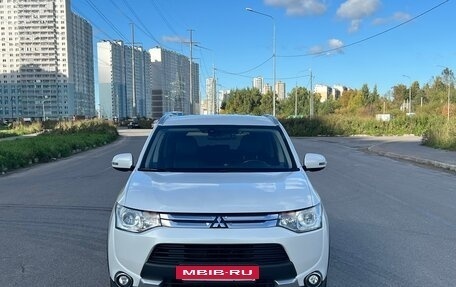 Mitsubishi Outlander III рестайлинг 3, 2014 год, 1 530 000 рублей, 2 фотография