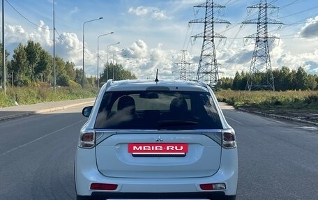 Mitsubishi Outlander III рестайлинг 3, 2014 год, 1 530 000 рублей, 5 фотография