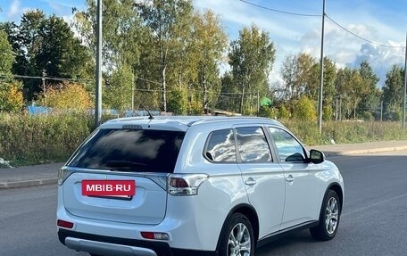Mitsubishi Outlander III рестайлинг 3, 2014 год, 1 530 000 рублей, 6 фотография