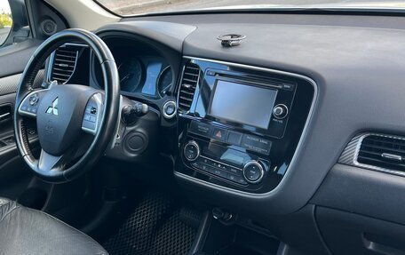 Mitsubishi Outlander III рестайлинг 3, 2014 год, 1 530 000 рублей, 11 фотография