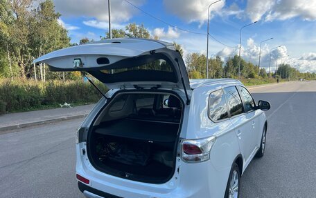 Mitsubishi Outlander III рестайлинг 3, 2014 год, 1 530 000 рублей, 13 фотография
