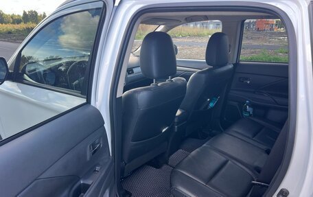 Mitsubishi Outlander III рестайлинг 3, 2014 год, 1 530 000 рублей, 10 фотография