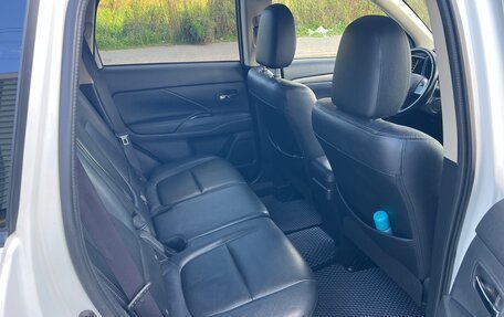Mitsubishi Outlander III рестайлинг 3, 2014 год, 1 530 000 рублей, 12 фотография