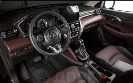 Toyota Urban Cruiser, 2023 год, 3 000 000 рублей, 18 фотография