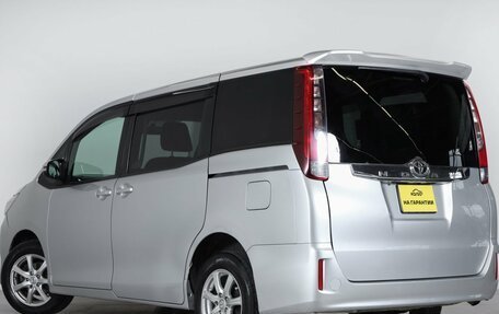 Toyota Noah III, 2014 год, 2 149 000 рублей, 5 фотография