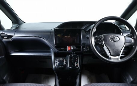 Toyota Noah III, 2014 год, 2 149 000 рублей, 9 фотография