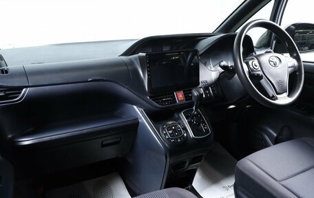 Toyota Noah III, 2014 год, 2 149 000 рублей, 10 фотография