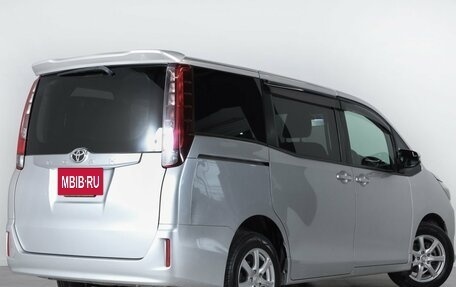 Toyota Noah III, 2014 год, 2 149 000 рублей, 7 фотография