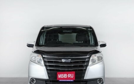 Toyota Noah III, 2014 год, 2 149 000 рублей, 3 фотография