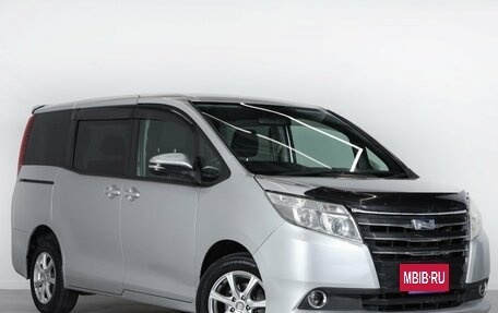 Toyota Noah III, 2014 год, 2 149 000 рублей, 2 фотография