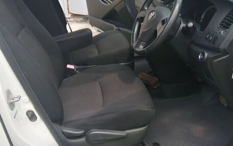 Toyota ISis I, 2011 год, 1 050 000 рублей, 8 фотография