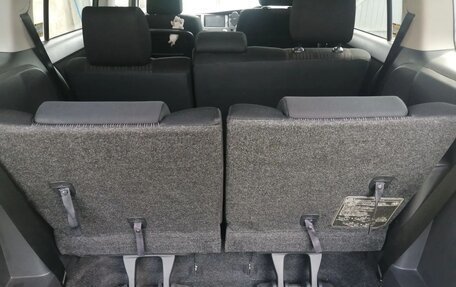 Toyota ISis I, 2011 год, 1 050 000 рублей, 15 фотография