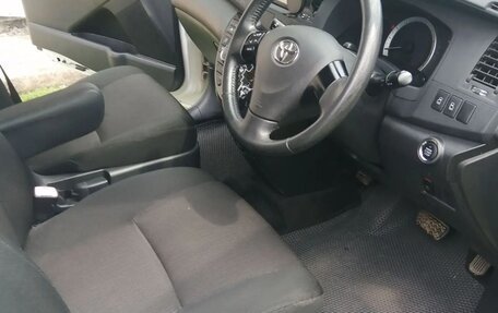 Toyota ISis I, 2011 год, 1 050 000 рублей, 6 фотография