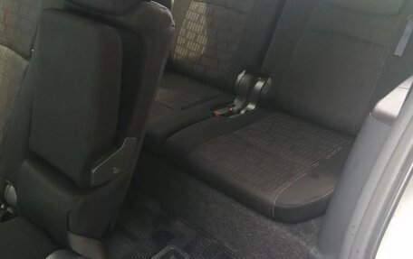 Toyota ISis I, 2011 год, 1 050 000 рублей, 9 фотография