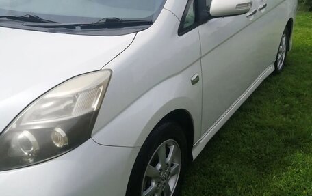 Toyota ISis I, 2011 год, 1 050 000 рублей, 4 фотография