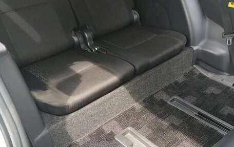 Toyota ISis I, 2011 год, 1 050 000 рублей, 10 фотография