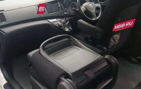 Toyota ISis I, 2011 год, 1 050 000 рублей, 7 фотография