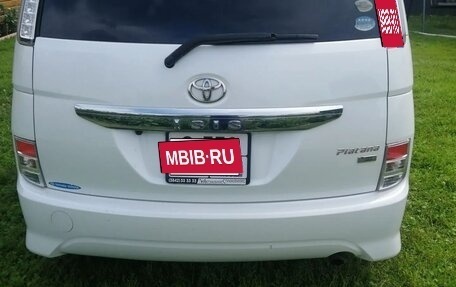 Toyota ISis I, 2011 год, 1 050 000 рублей, 2 фотография