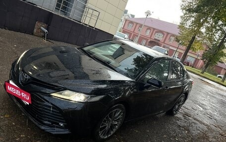 Toyota Camry, 2019 год, 2 600 000 рублей, 4 фотография