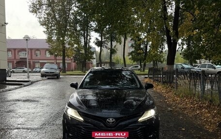 Toyota Camry, 2019 год, 2 600 000 рублей, 2 фотография