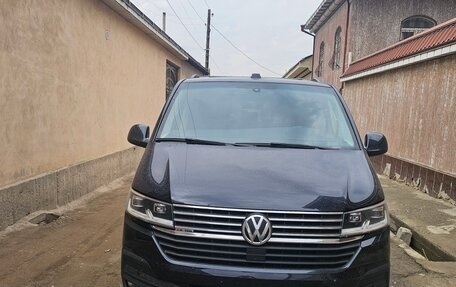 Volkswagen Multivan T6 рестайлинг, 2021 год, 5 200 000 рублей, 2 фотография