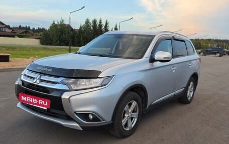 Mitsubishi Outlander III рестайлинг 3, 2016 год, 1 795 000 рублей, 2 фотография