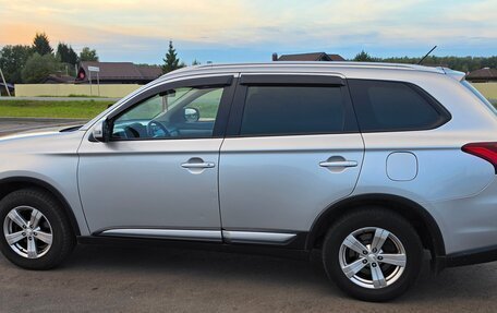 Mitsubishi Outlander III рестайлинг 3, 2016 год, 1 795 000 рублей, 4 фотография