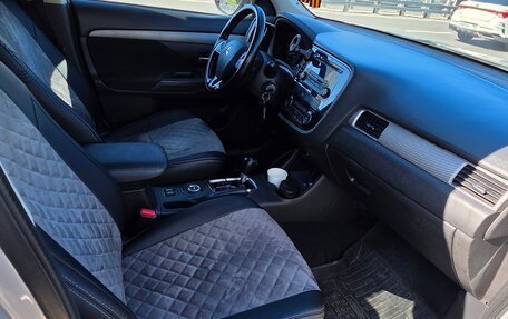 Mitsubishi Outlander III рестайлинг 3, 2016 год, 1 795 000 рублей, 7 фотография
