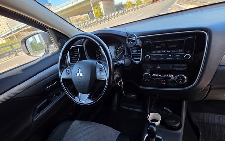 Mitsubishi Outlander III рестайлинг 3, 2016 год, 1 795 000 рублей, 9 фотография