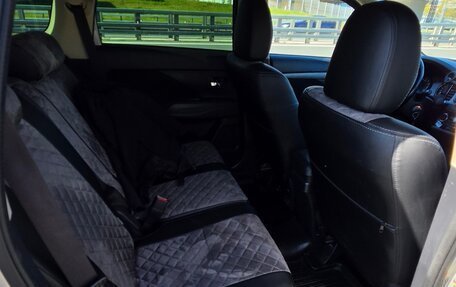 Mitsubishi Outlander III рестайлинг 3, 2016 год, 1 795 000 рублей, 8 фотография