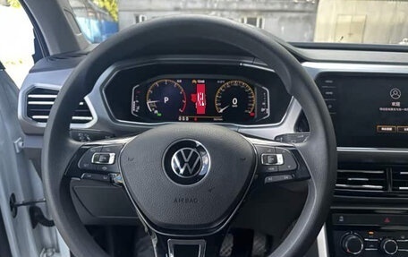Volkswagen T-Cross I, 2023 год, 1 830 000 рублей, 9 фотография