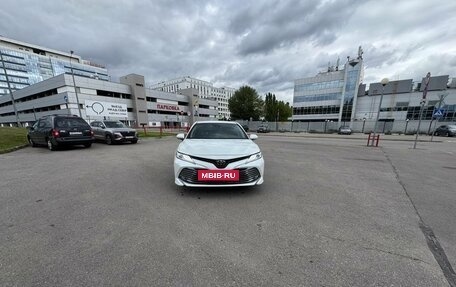 Toyota Camry, 2019 год, 2 990 000 рублей, 2 фотография