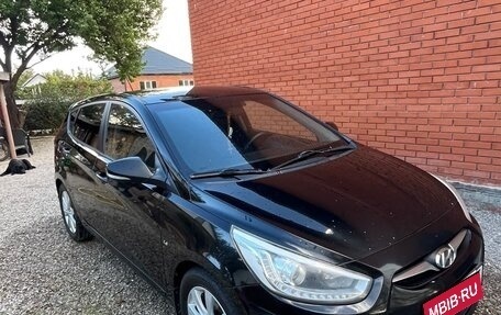 Hyundai Solaris II рестайлинг, 2013 год, 900 000 рублей, 2 фотография