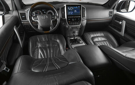Toyota Land Cruiser 200, 2019 год, 6 700 000 рублей, 21 фотография