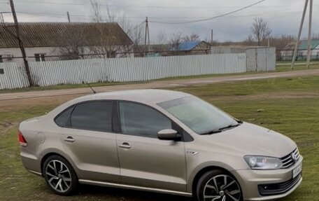 Volkswagen Polo VI (EU Market), 2015 год, 860 000 рублей, 2 фотография