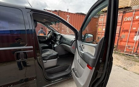 Hyundai H-1 II рестайлинг, 2008 год, 650 000 рублей, 9 фотография