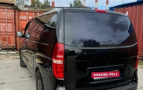 Hyundai H-1 II рестайлинг, 2008 год, 650 000 рублей, 5 фотография