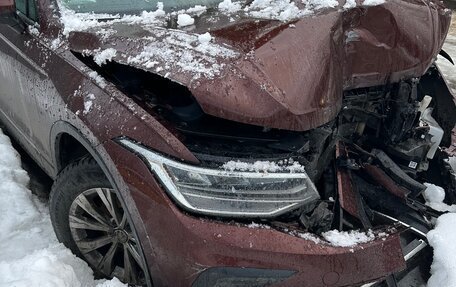 Volkswagen Tiguan II, 2021 год, 1 000 000 рублей, 3 фотография