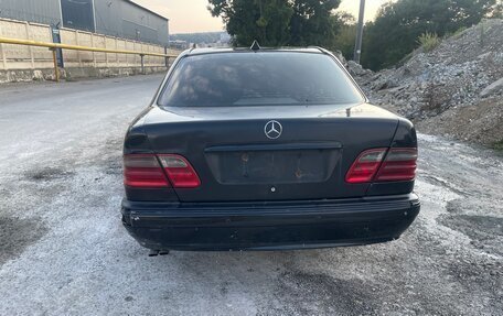 Mercedes-Benz E-Класс, 2001 год, 265 000 рублей, 4 фотография